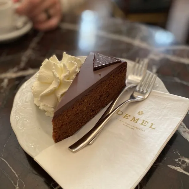 เดเมล (Demel) – Anna Torte ในเวียนนา