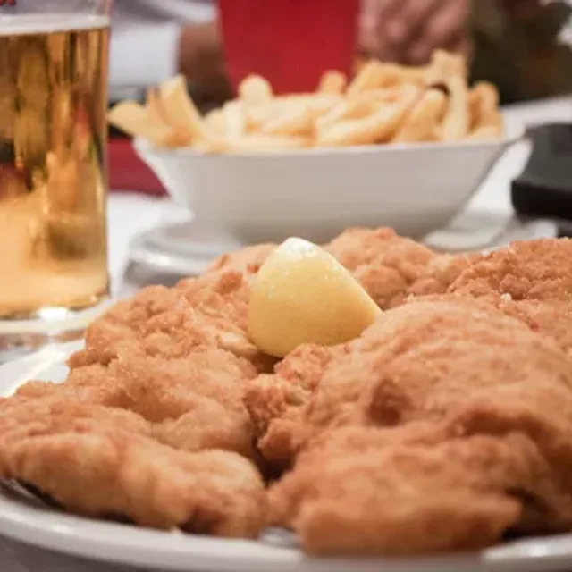 ชนิทเซลเวิร์ท (Schnitzelwirt) – ชนิทเซลหมู (Schweinsschnitzel) ในเวียนนา